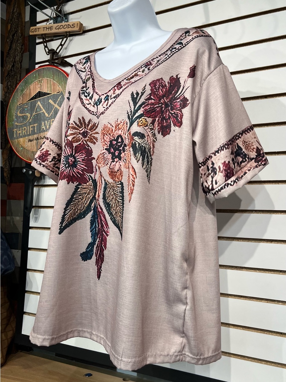 V-neck floral blouse size large - Picture 3 of 7